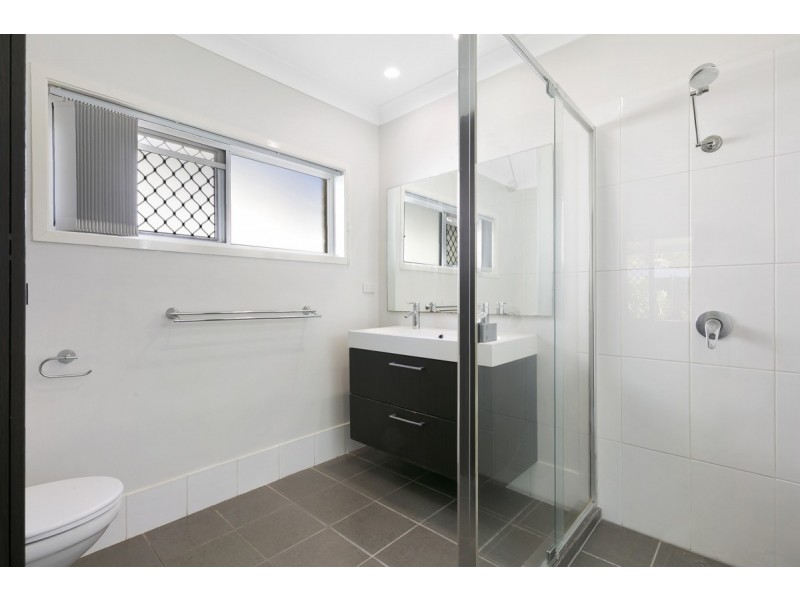 58 Deakin Avenue, Southport QLD 4215