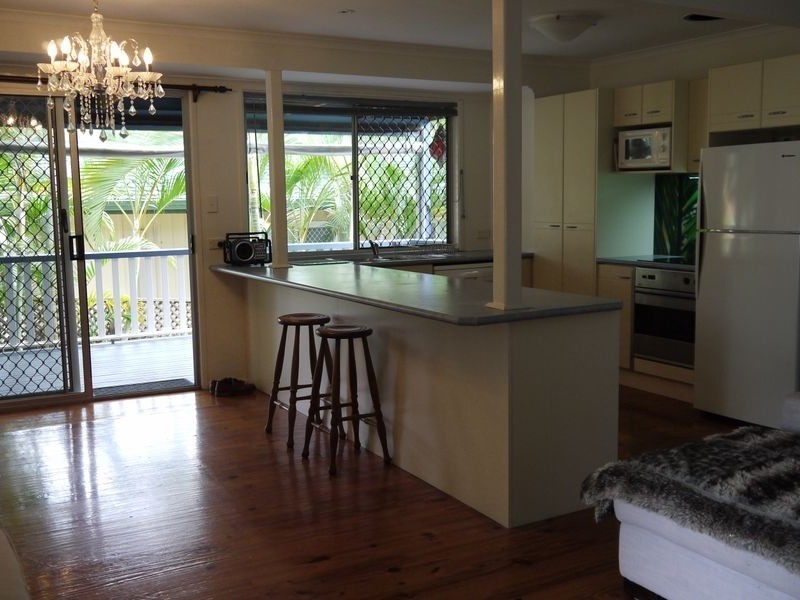 17 Warana Avenue, Southport QLD 4215