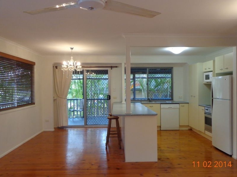 17 Warana Avenue, Southport QLD 4215