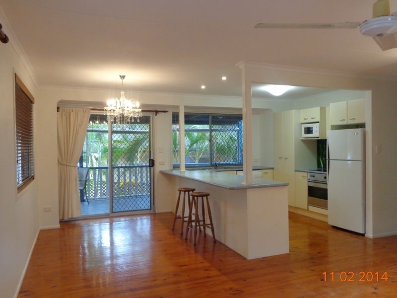 17 Warana Avenue, Southport QLD 4215