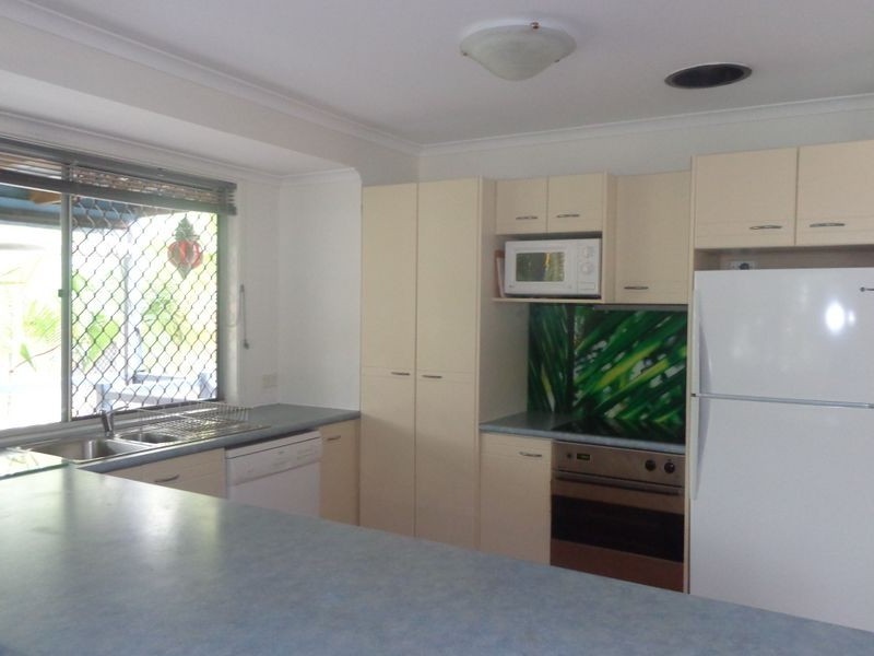 17 Warana Avenue, Southport QLD 4215