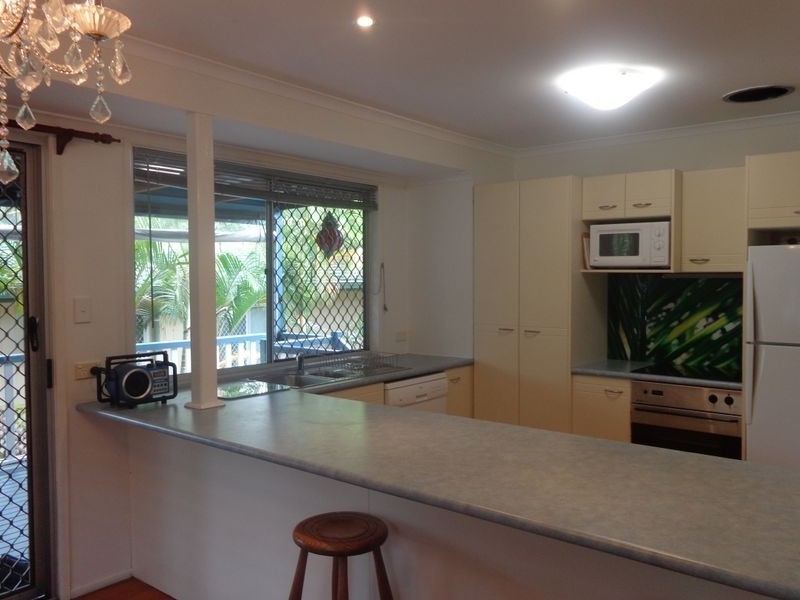 17 Warana Avenue, Southport QLD 4215