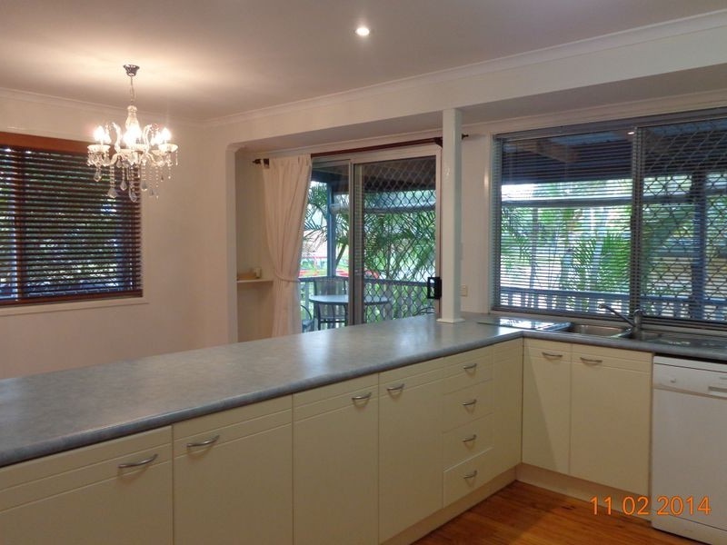 17 Warana Avenue, Southport QLD 4215