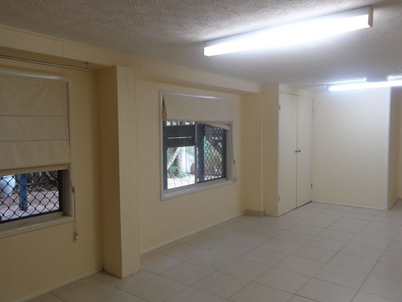 17 Warana Avenue, Southport QLD 4215