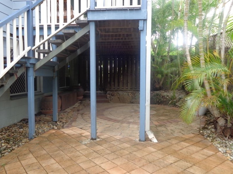 17 Warana Avenue, Southport QLD 4215