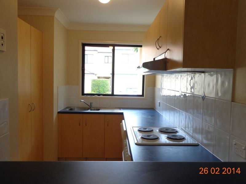 2/119 Pohlman Street, Southport QLD 4215