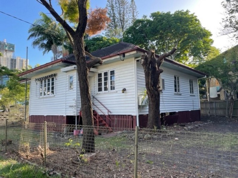 37 Little Norman Street, Southport QLD 4215