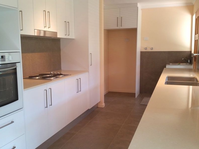 4 Martin Place, Ashmore QLD 4214