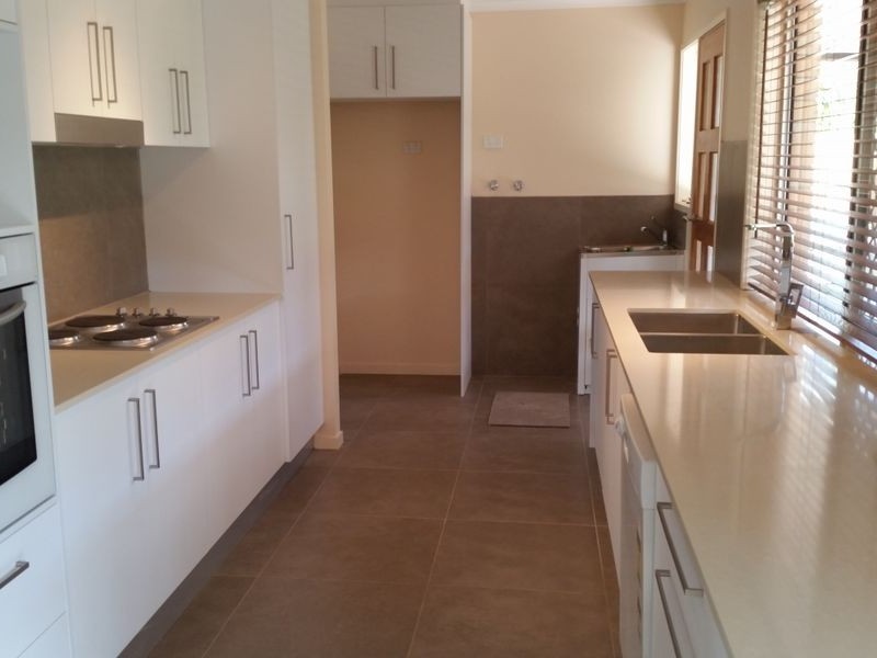 4 Martin Place, Ashmore QLD 4214