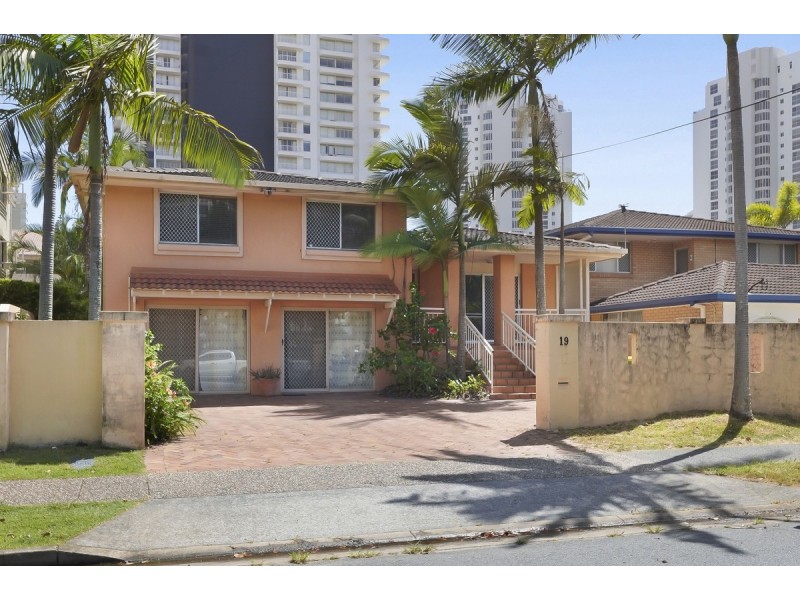 19 Woodroofe Avenue, Main Beach QLD 4217