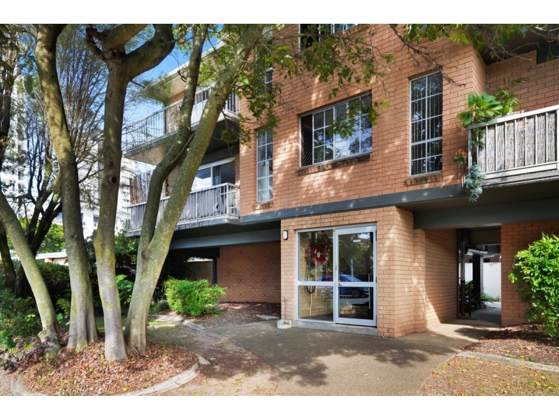 4/18 North Street, Southport QLD 4215