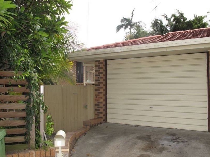 1/6 Tomkins Place, Southport QLD 4215