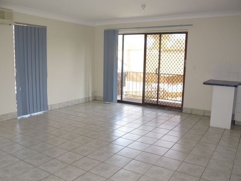 1/6 Tomkins Place, Southport QLD 4215
