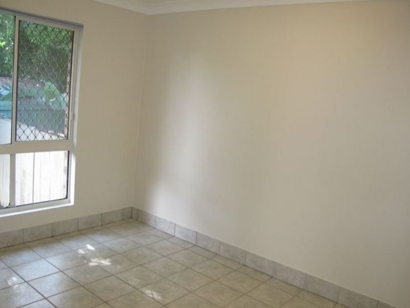 1/6 Tomkins Place, Southport QLD 4215
