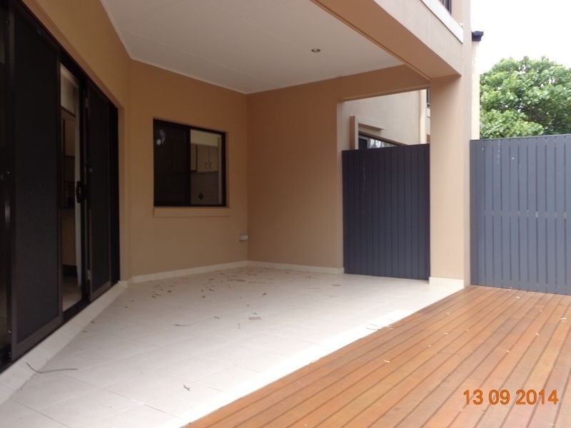 2/25 Riverwood Drive, Ashmore QLD 4214