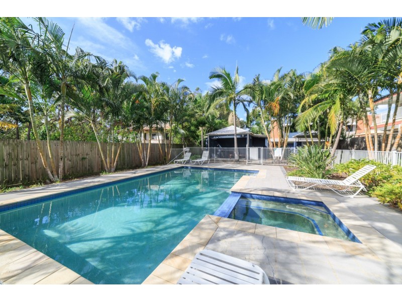 2/170 Whiting Street, Labrador QLD 4215