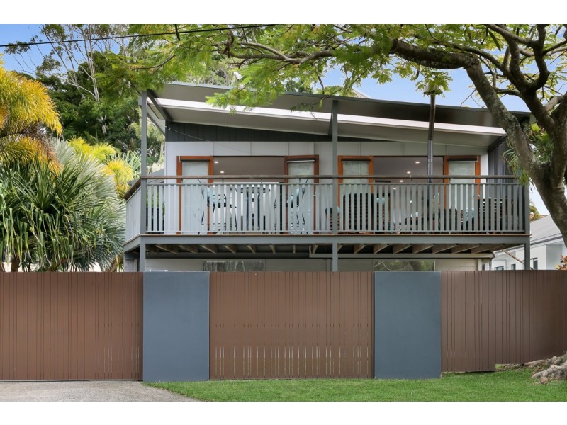 8 Terrigal Crescent, Southport QLD 4215