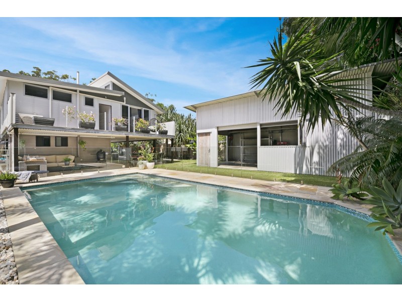 8 Terrigal Crescent, Southport QLD 4215