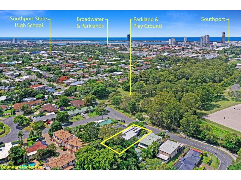 8 Terrigal Crescent, Southport QLD 4215