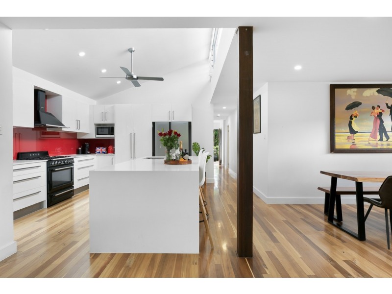 8 Terrigal Crescent, Southport QLD 4215