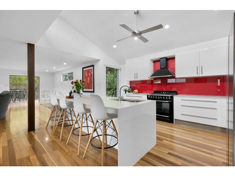 8 Terrigal Crescent, Southport QLD 4215
