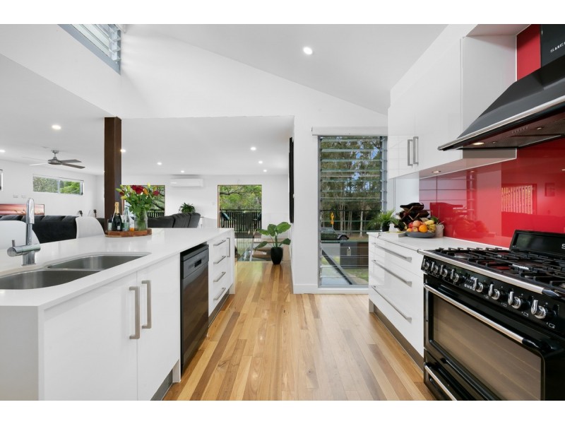 8 Terrigal Crescent, Southport QLD 4215