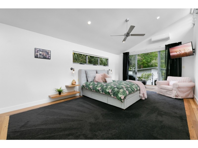 8 Terrigal Crescent, Southport QLD 4215