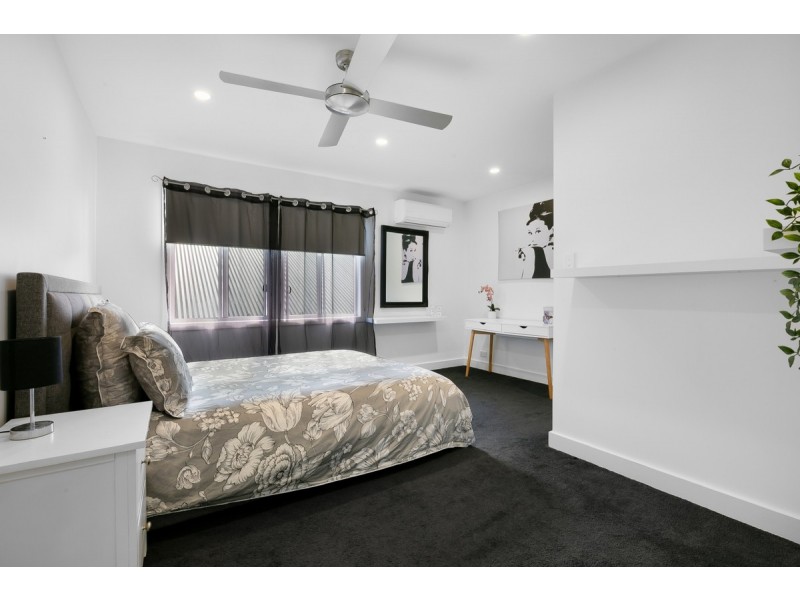 8 Terrigal Crescent, Southport QLD 4215