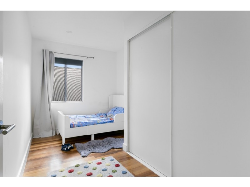 8 Terrigal Crescent, Southport QLD 4215