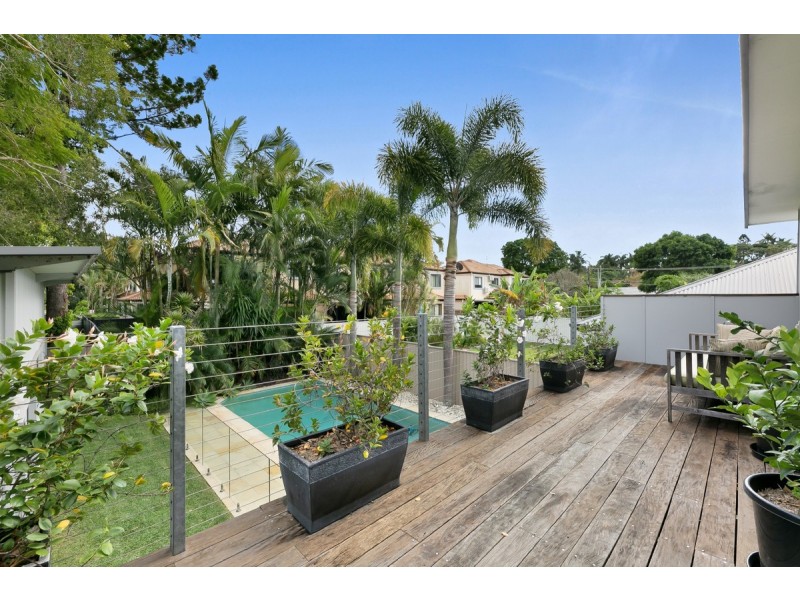 8 Terrigal Crescent, Southport QLD 4215