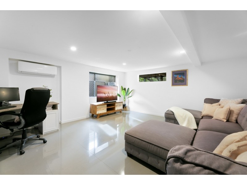 8 Terrigal Crescent, Southport QLD 4215