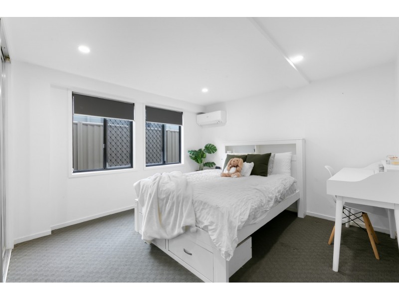 8 Terrigal Crescent, Southport QLD 4215