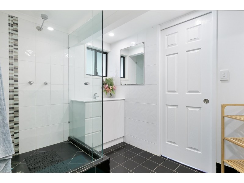 8 Terrigal Crescent, Southport QLD 4215