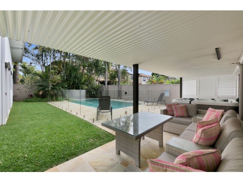 8 Terrigal Crescent, Southport QLD 4215