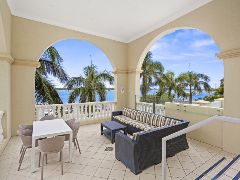 802/360 Marine Parade, Labrador QLD 4215