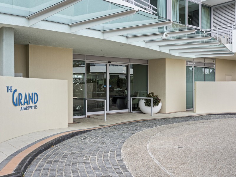 802/360 Marine Parade, Labrador QLD 4215