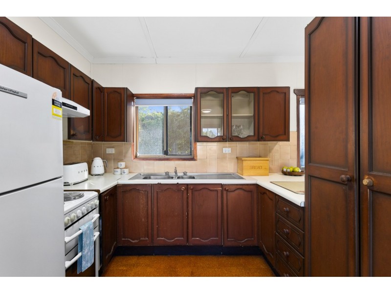 4 Fox Avenue, Southport QLD 4215