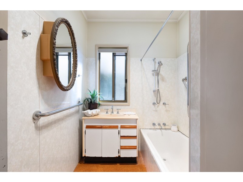 4 Fox Avenue, Southport QLD 4215