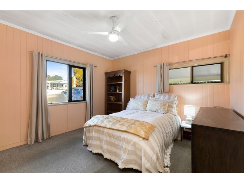 4 Fox Avenue, Southport QLD 4215