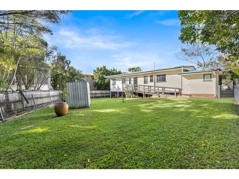 4 Fox Avenue, Southport QLD 4215