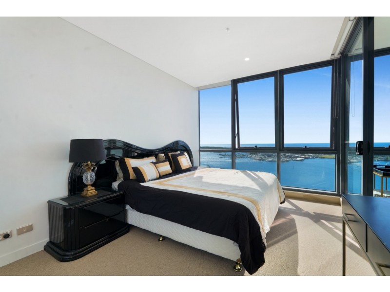 2008/2 Como Crescent, Southport QLD 4215