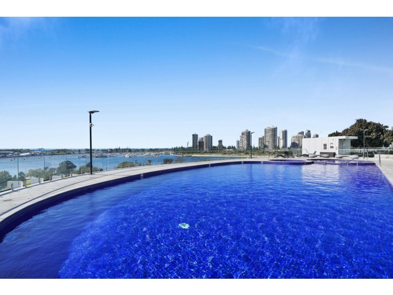 2008/2 Como Crescent, Southport QLD 4215