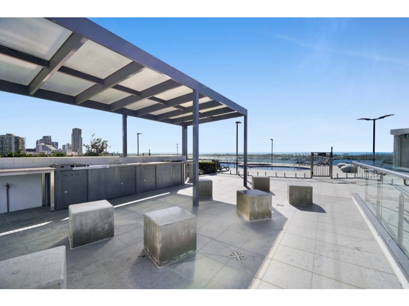 2008/2 Como Crescent, Southport QLD 4215