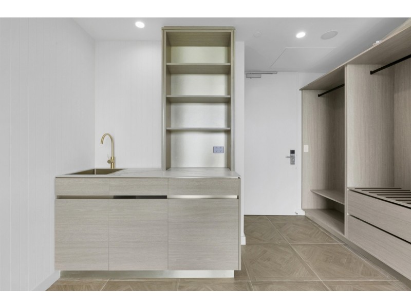 304/24 Queen Street, Southport QLD 4215