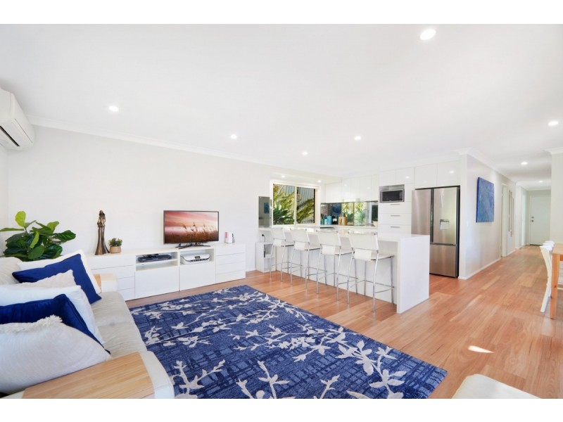 44 Desert Falls Crescent, Parkwood QLD 4214