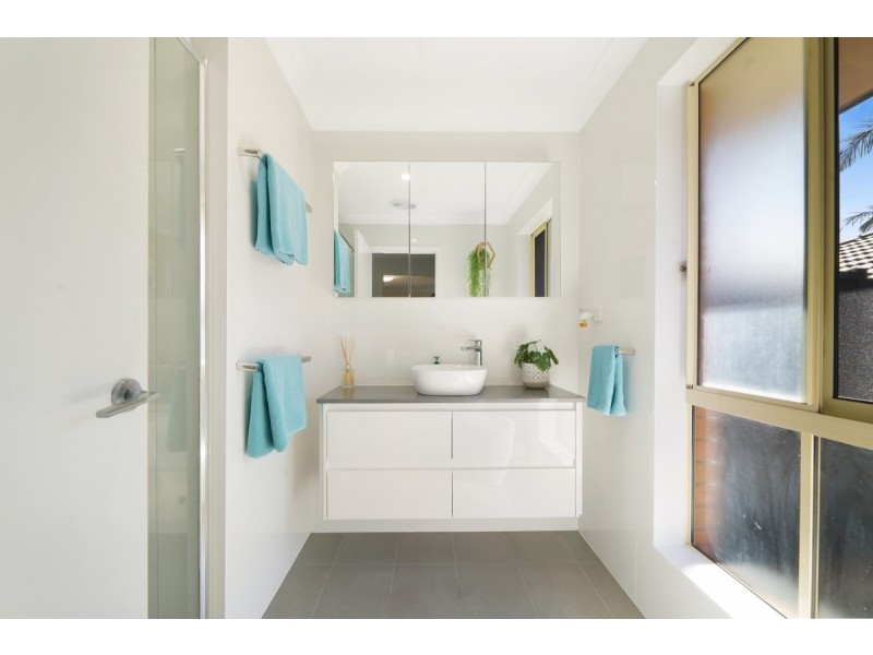 44 Desert Falls Crescent, Parkwood QLD 4214