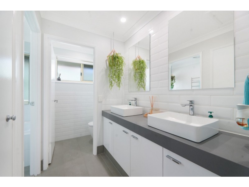 44 Desert Falls Crescent, Parkwood QLD 4214