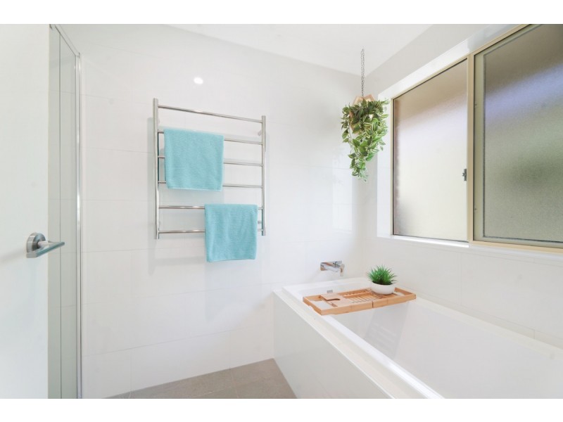 44 Desert Falls Crescent, Parkwood QLD 4214