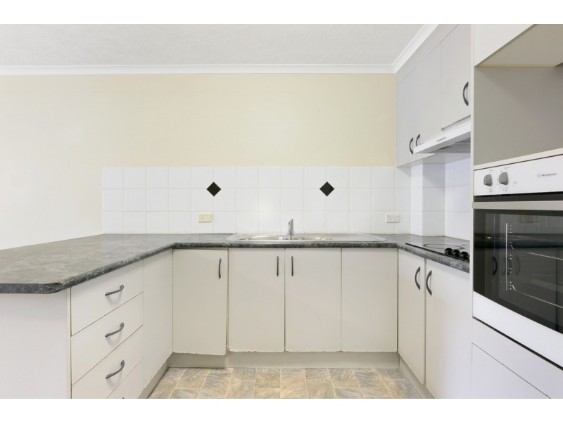 4/28 Sykes Court, Southport QLD 4215