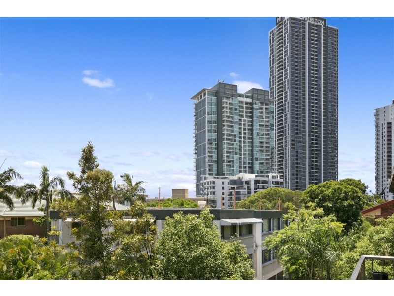 8/15 Lather Street, Southport QLD 4215